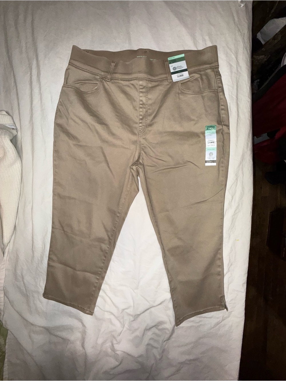 Terra & Sky Women’s Tan Pull-On Capri Pants 2X NWT